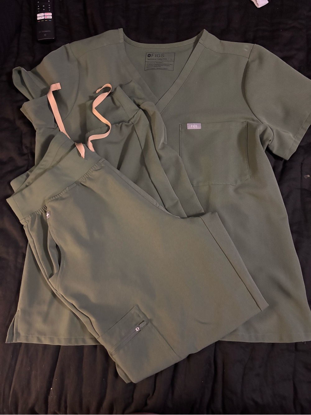 Figs women’s olive green scrub set